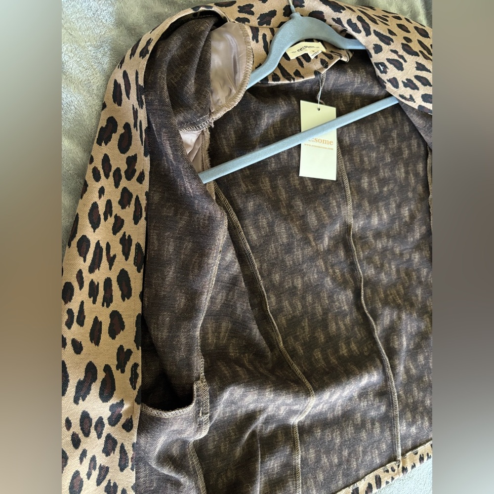 Eesome Animal Print Jacket - Tan and Black - Women’s size s - Picture 11 of 11